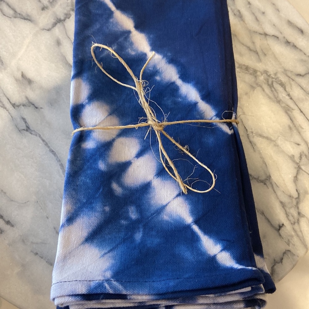 Set of 4 💯% Cotton Blue and White Tye Dye Dinner/Lunch Napkins. NWOT